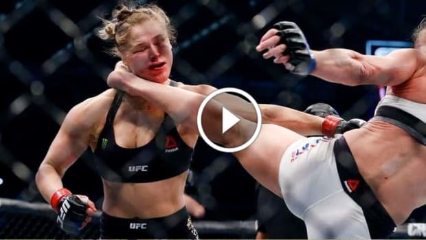 Holly Holm lands the kick that knocked out Ronda Rousey at UFC 193.