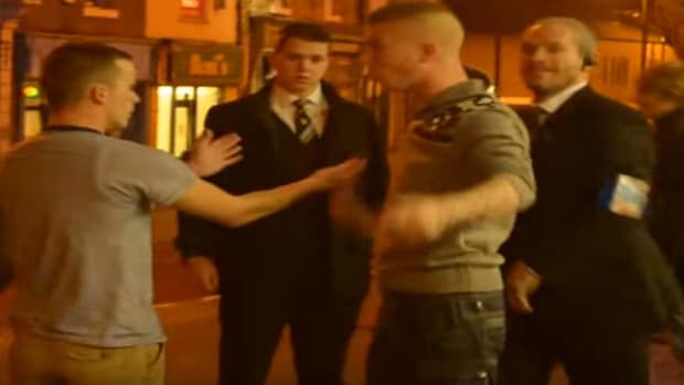 Bouncer QUICKLY defuses troublemaker outside club