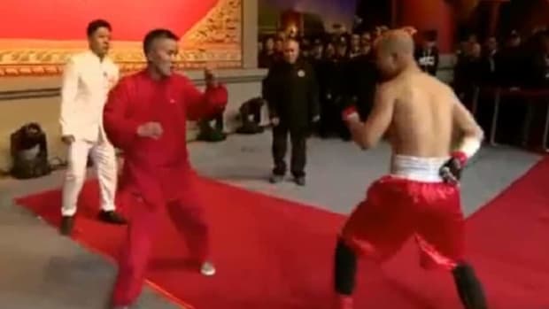 Wing Chun master vs. pro boxer using just ONE arm - gets destroyed