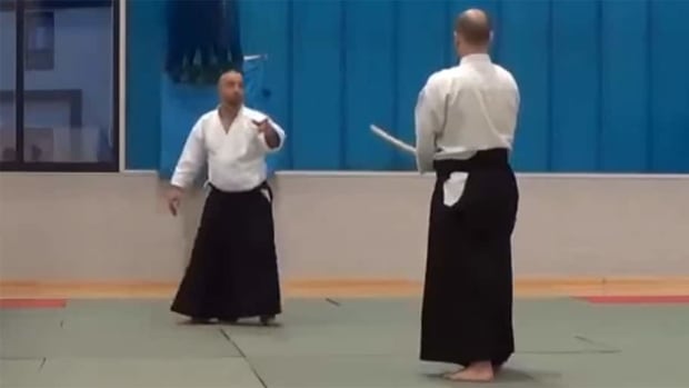 Aikido master demonstrates world's MOST effective defense against a blade attack