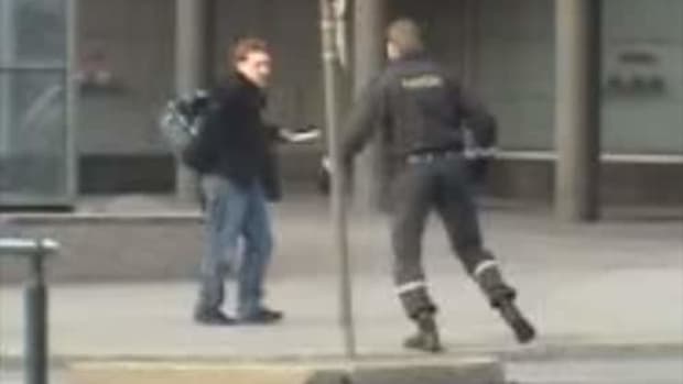 Security guard vs knife-wielding lunatic In Finland