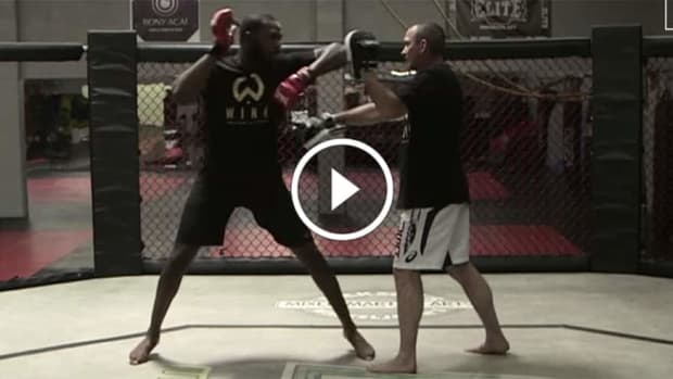 A few tips to increase the power of your elbows with Jon Jones