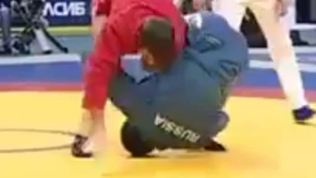 Rolling submission in Sambo