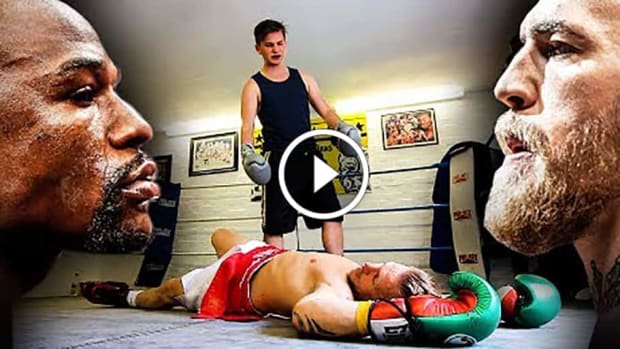 YouTuber fights bloodthirsty pro boxer in the ring
