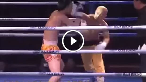 Shaolin monk Yi Long KOs a Muay Thai national champion