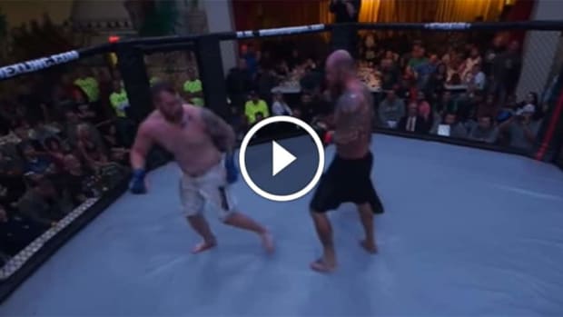 You almost never see a heavyweight KO'd like this