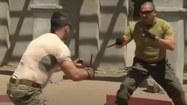 US Army soldier vs. Israeli soldier in knife fight contest