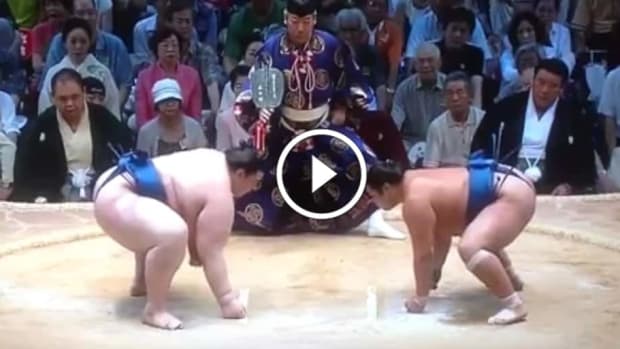 Insane Sumo finish has to be seen to be believed
