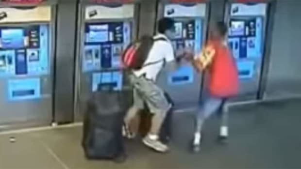 Robbery at ATM foiled when man puts Jiu-Jitsu skills on display