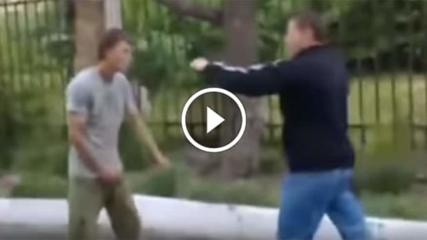 Taekwondo technique ends street fight by KO