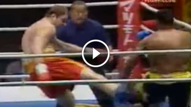 Boxing champion vs. elite kickboxer - behold the power of the low kick