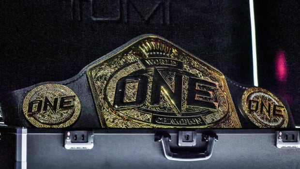 one-championship-belt-tumi