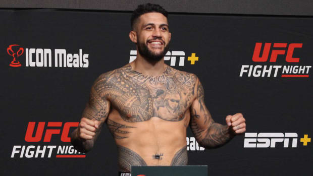 tyson-pedro-ufc-fight-night-205-official-weigh-ins