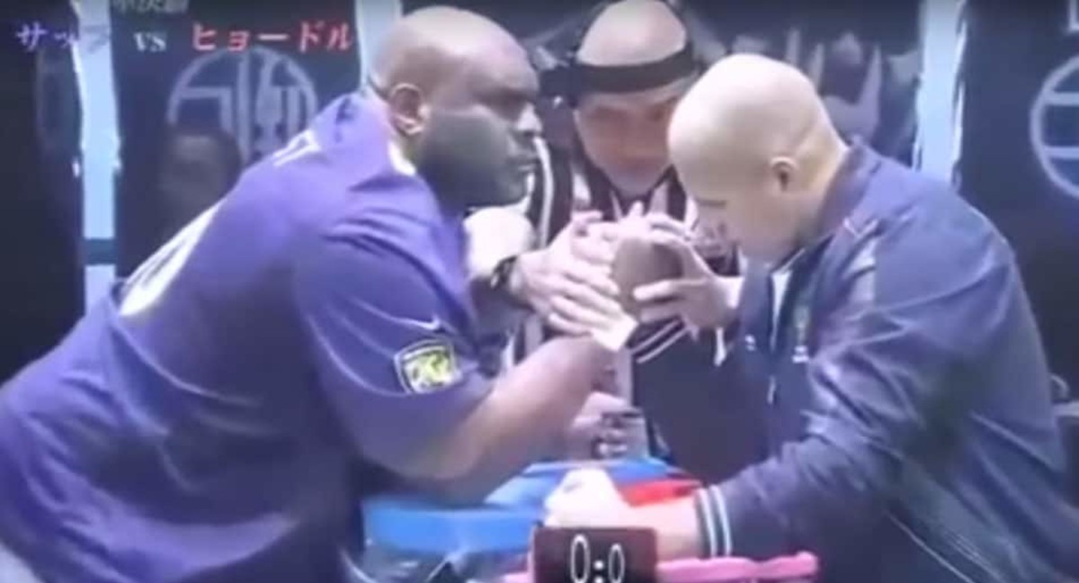 MMA legend Fedor takes on Bob Sapp in arm wrestling match