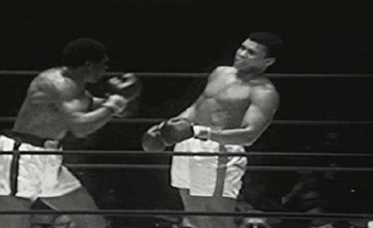 ali-exhibits-unbelievable-head-movement.gif