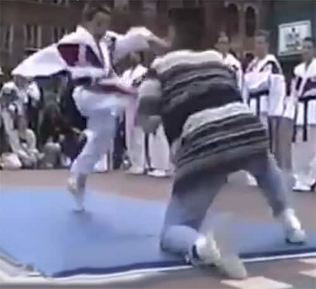 11 year old performs awesome acrobatic martial arts 