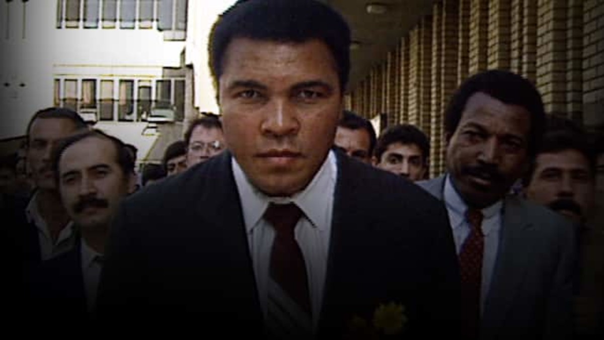 Muhammad Ali gets 15 hostages freed