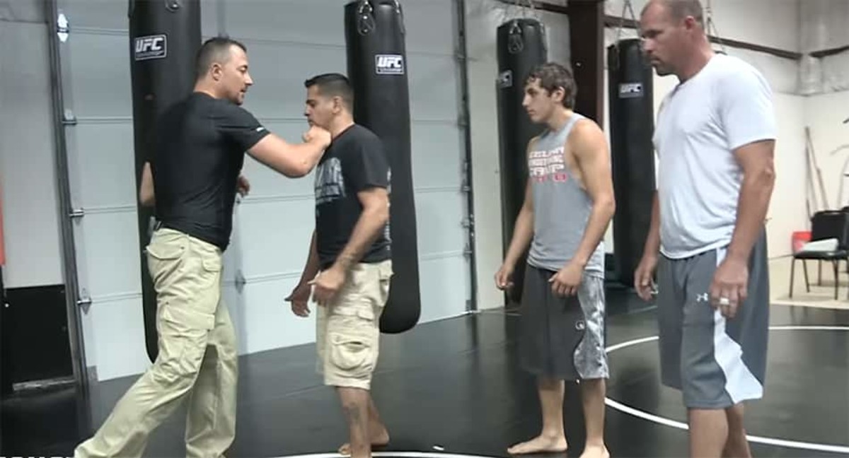 Russian systema expert shows simple way to deal with multiple attackers