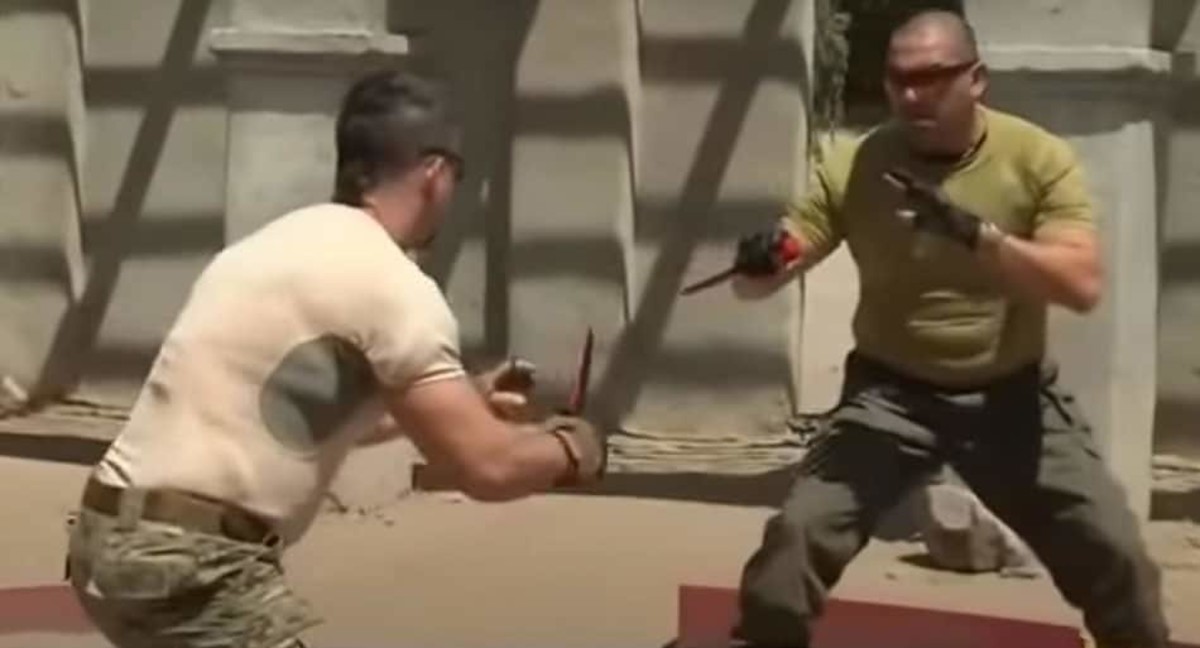 US Army soldier vs. Israeli soldier in knife fight contest