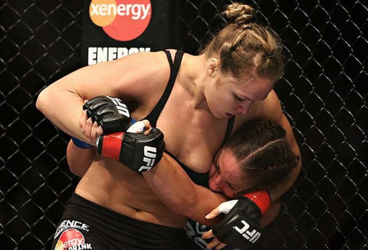 Ronda rousey boobs