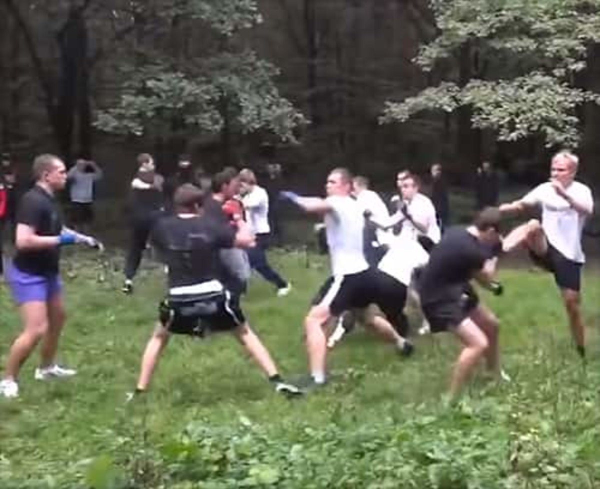 Female joins crazy Russian 7 on 7 hooligan fight