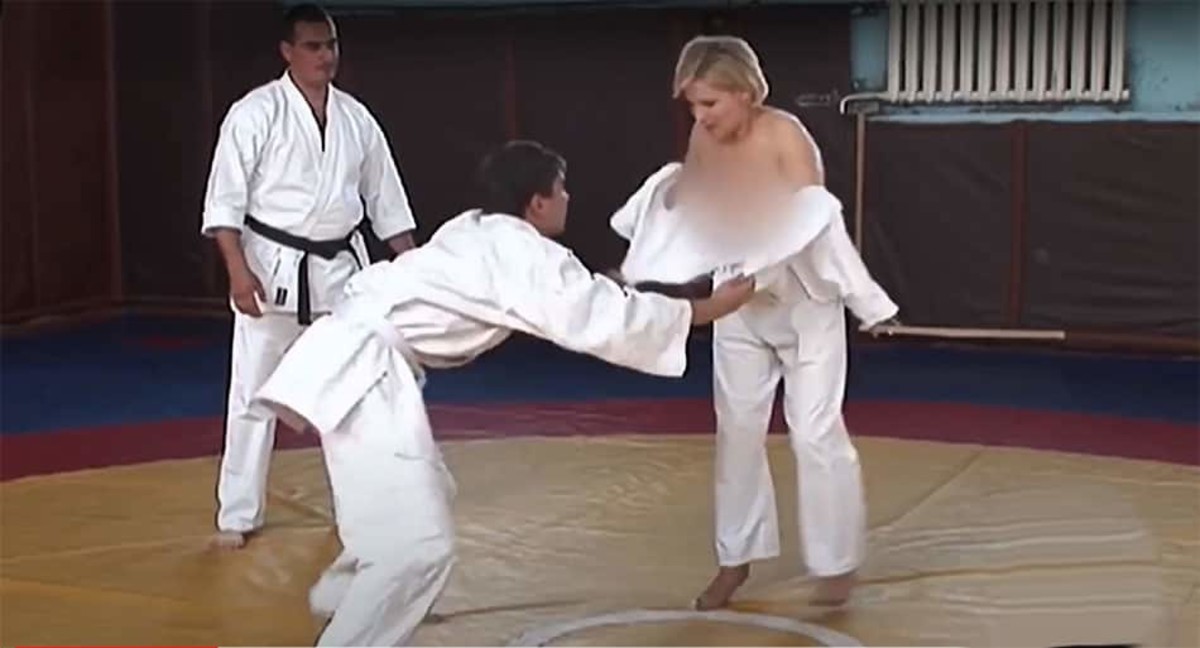 Wardrobe malfunction in Judo class brings the laughs