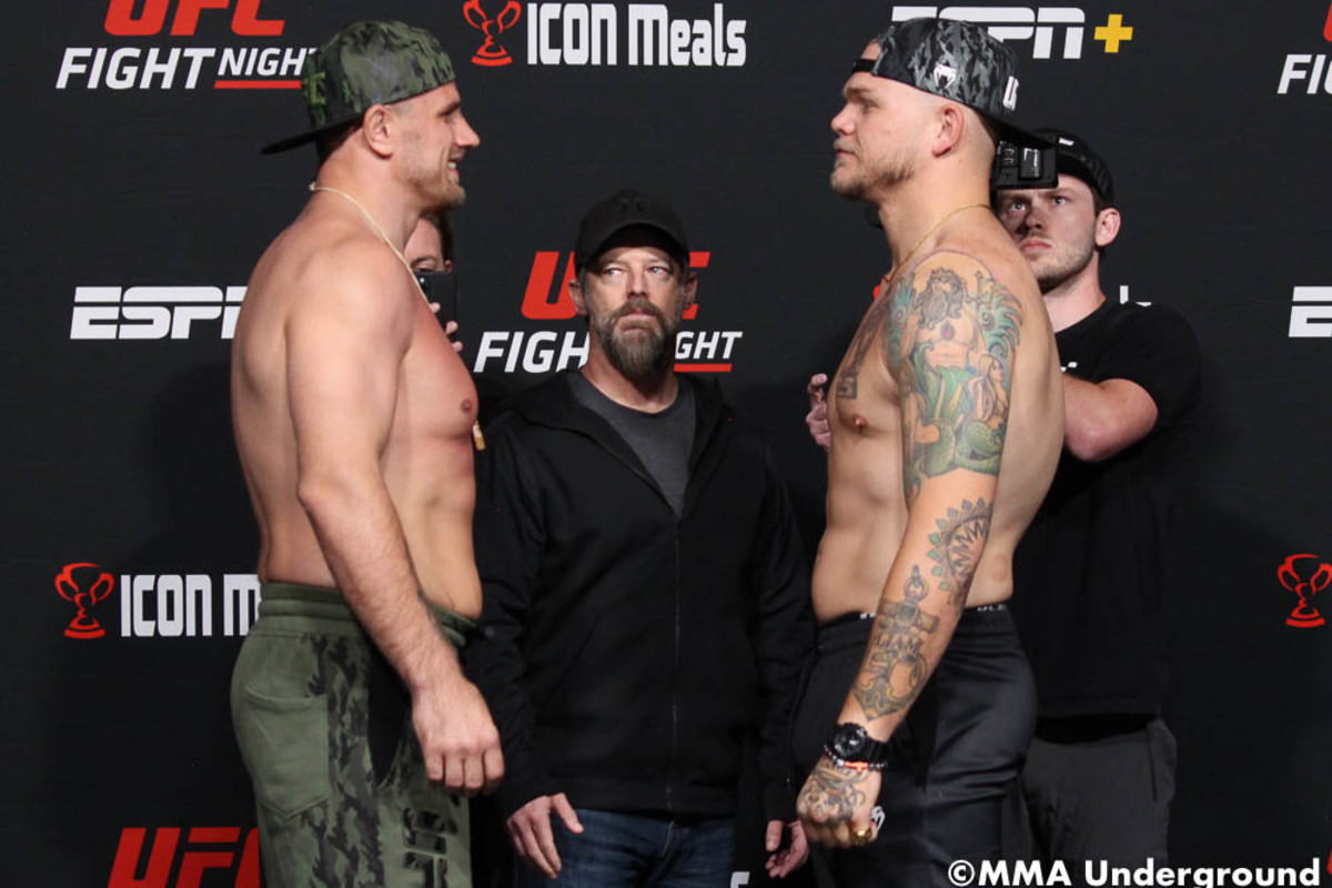 alexandr-romanov-chase-sherman-ufc-fight-night-205-official-weigh-ins