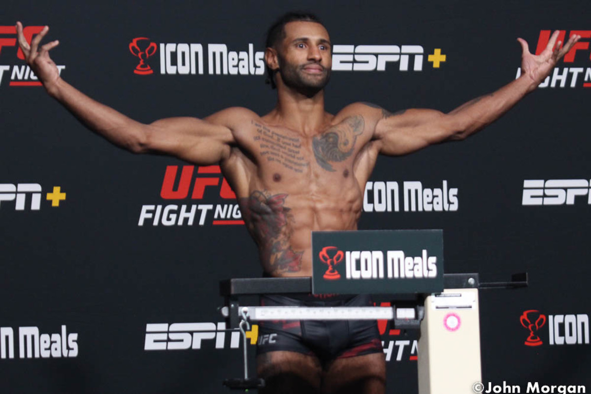 mike-davis-ufc-fight-night-211-official-weigh-ins