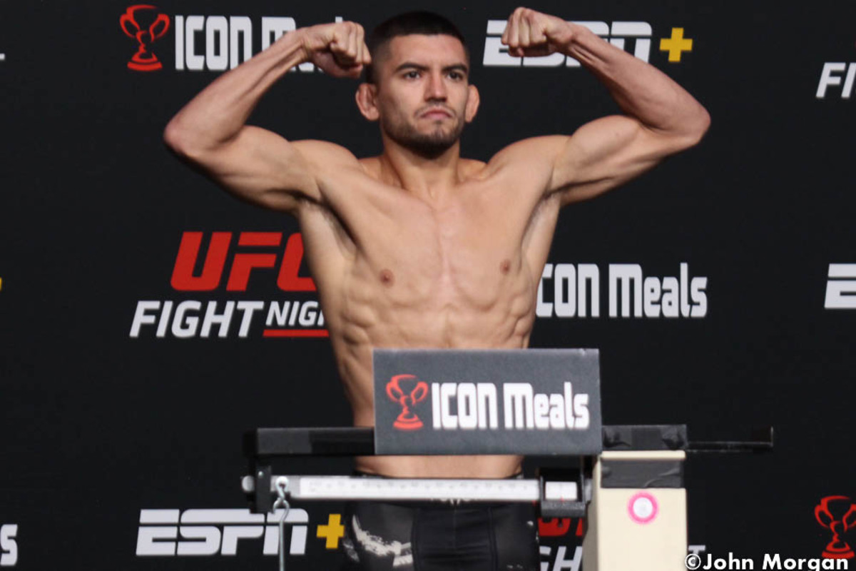 johnny-munoz-ufc-fight-night-214-official-weigh-ins